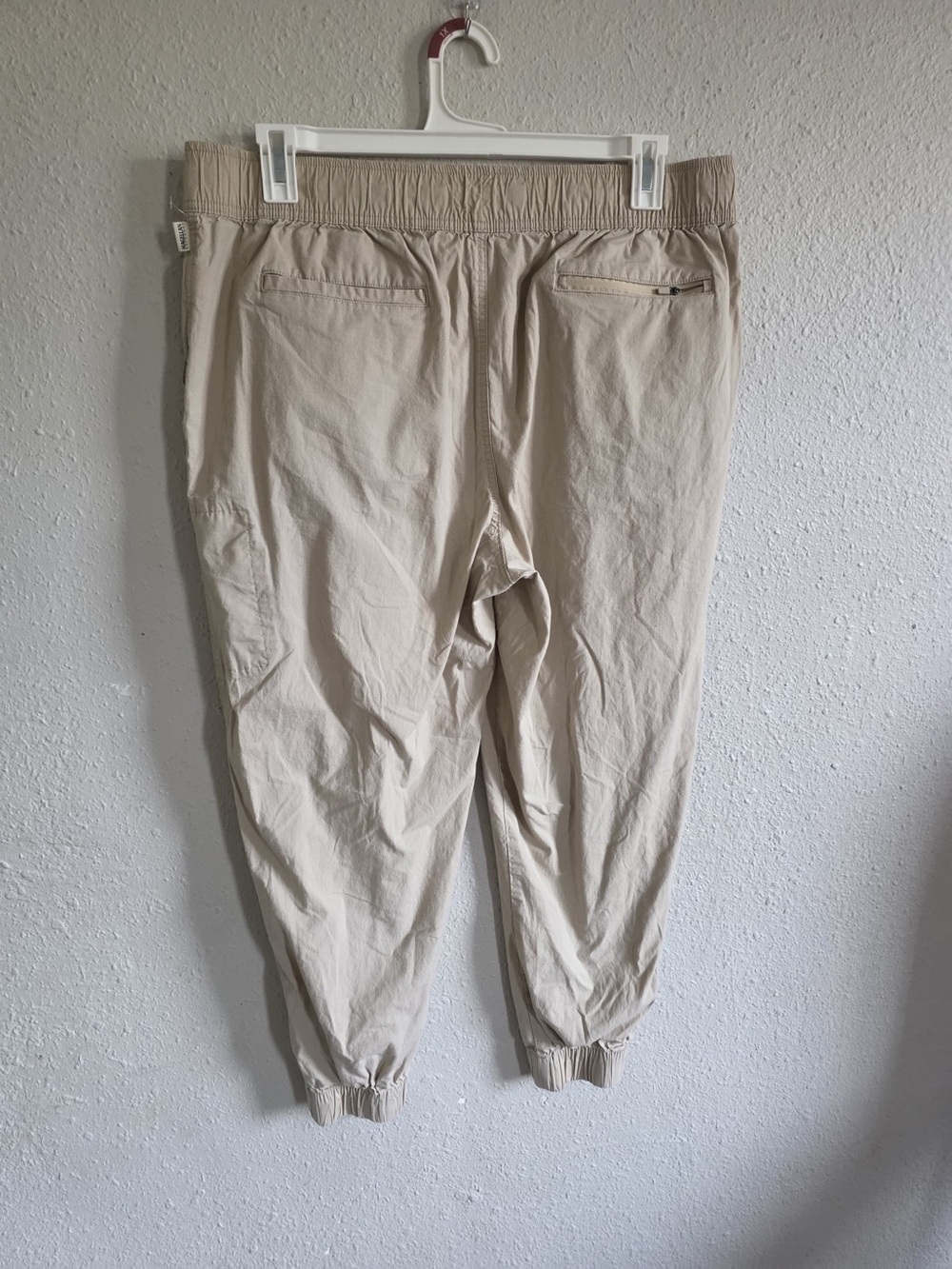 Men's Casual Elastic-Waist Jogger Pants in Beige